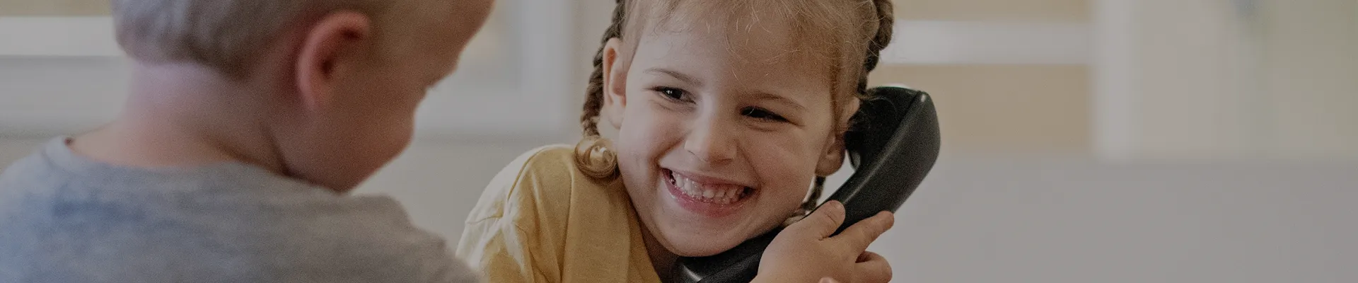 child-smiling-using-telephone