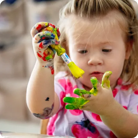 Kid playing brush color